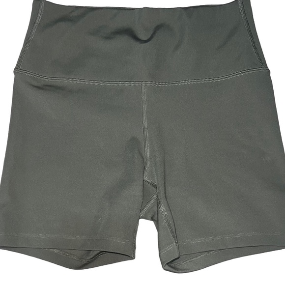 All in Motion Green Bike Gym Workout Weight Lifting Athletic Run Shorts Size Sm - Picture 1 of 4